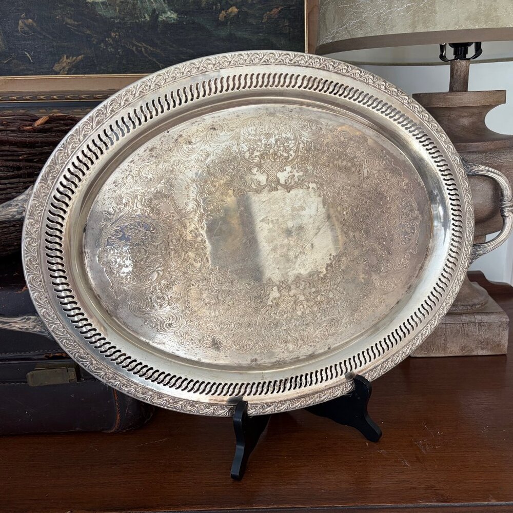 VINTAGE WM. ROGERS #781 OVAL SILVERPLATE PIERCED SERVING TRAY 20" With Handles